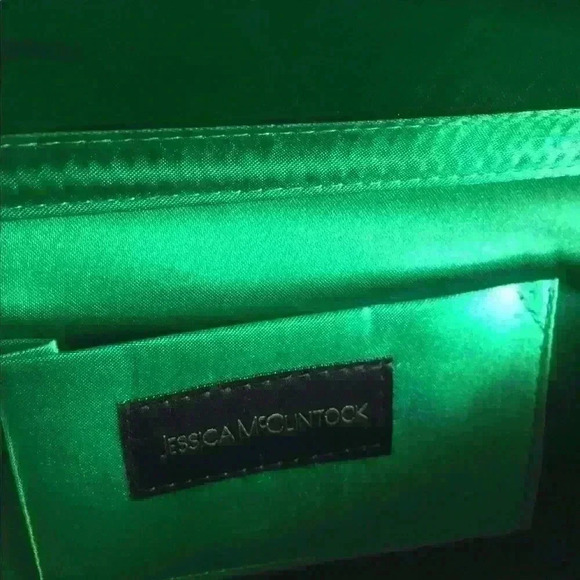 Jessica McClintock Clutch w/ shoulder chain - Picture 6 of 6